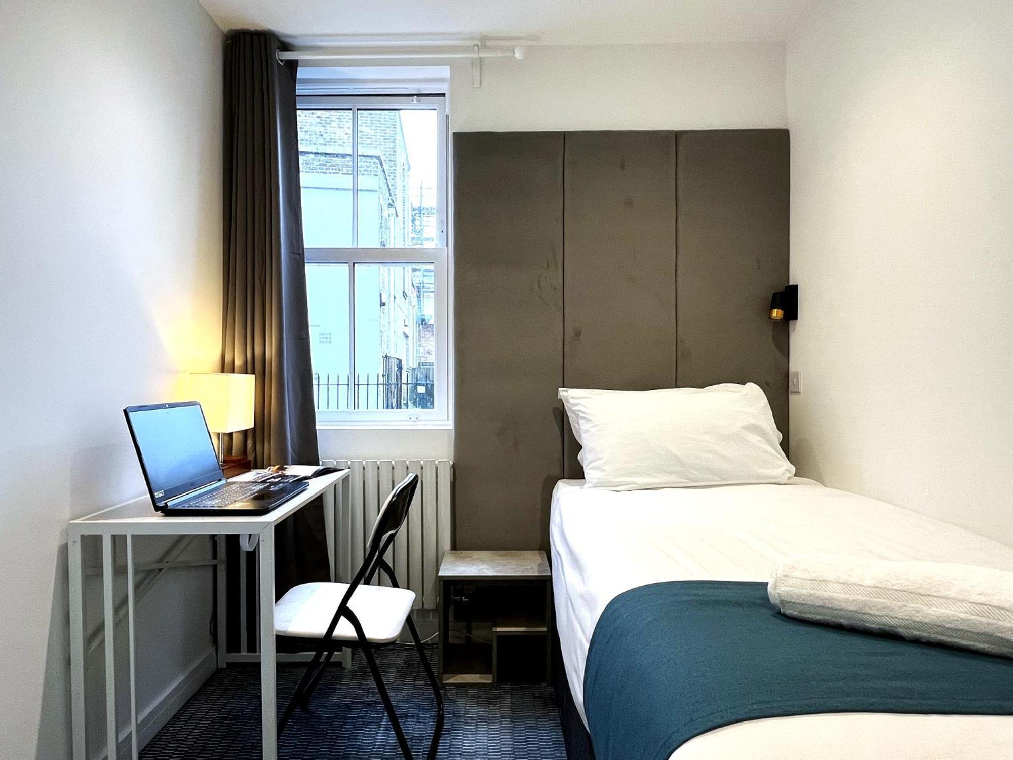 Atis The Park Inn Dover Bagian luar foto